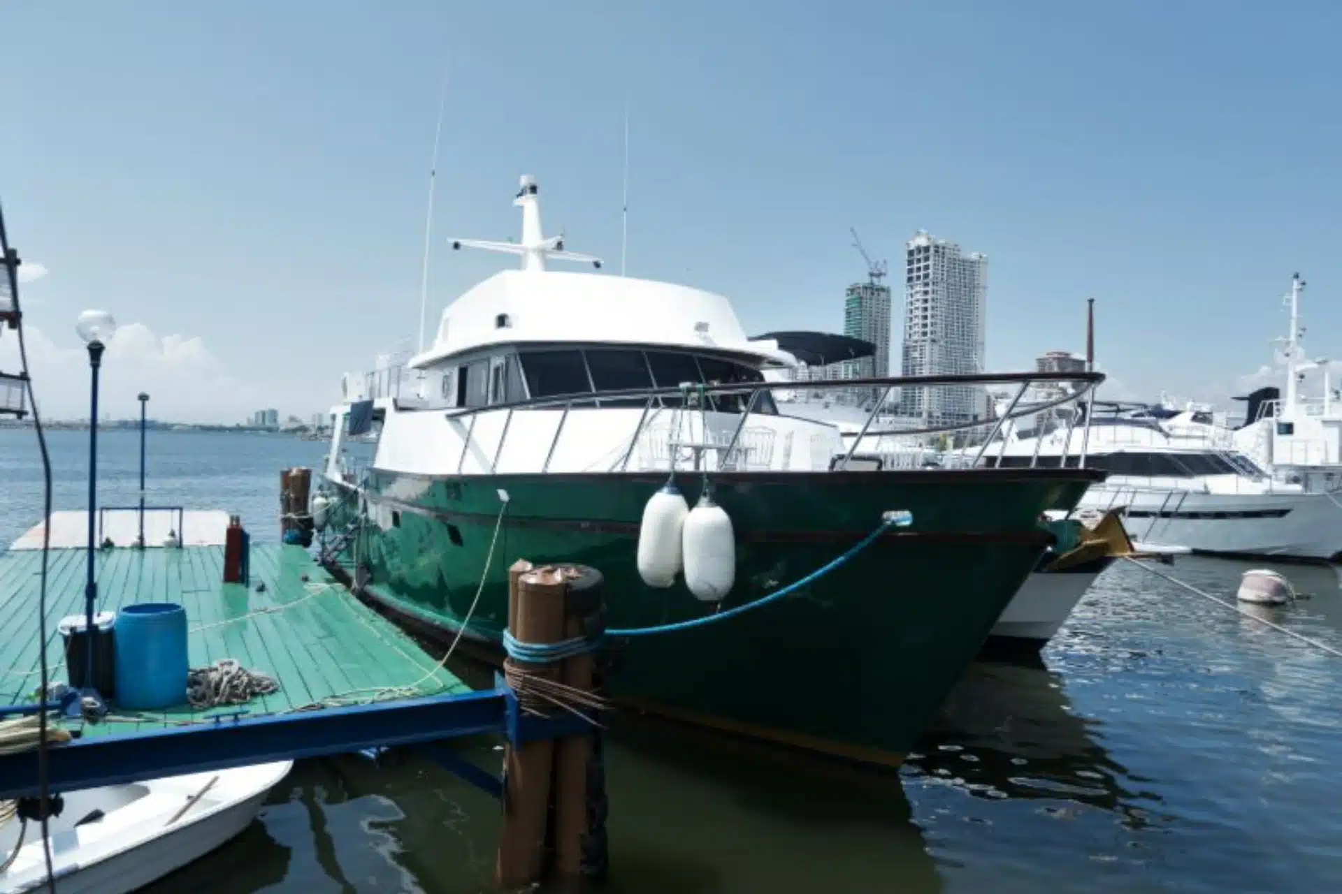 Tours-Manila-Yacht-Shanti-Image-1