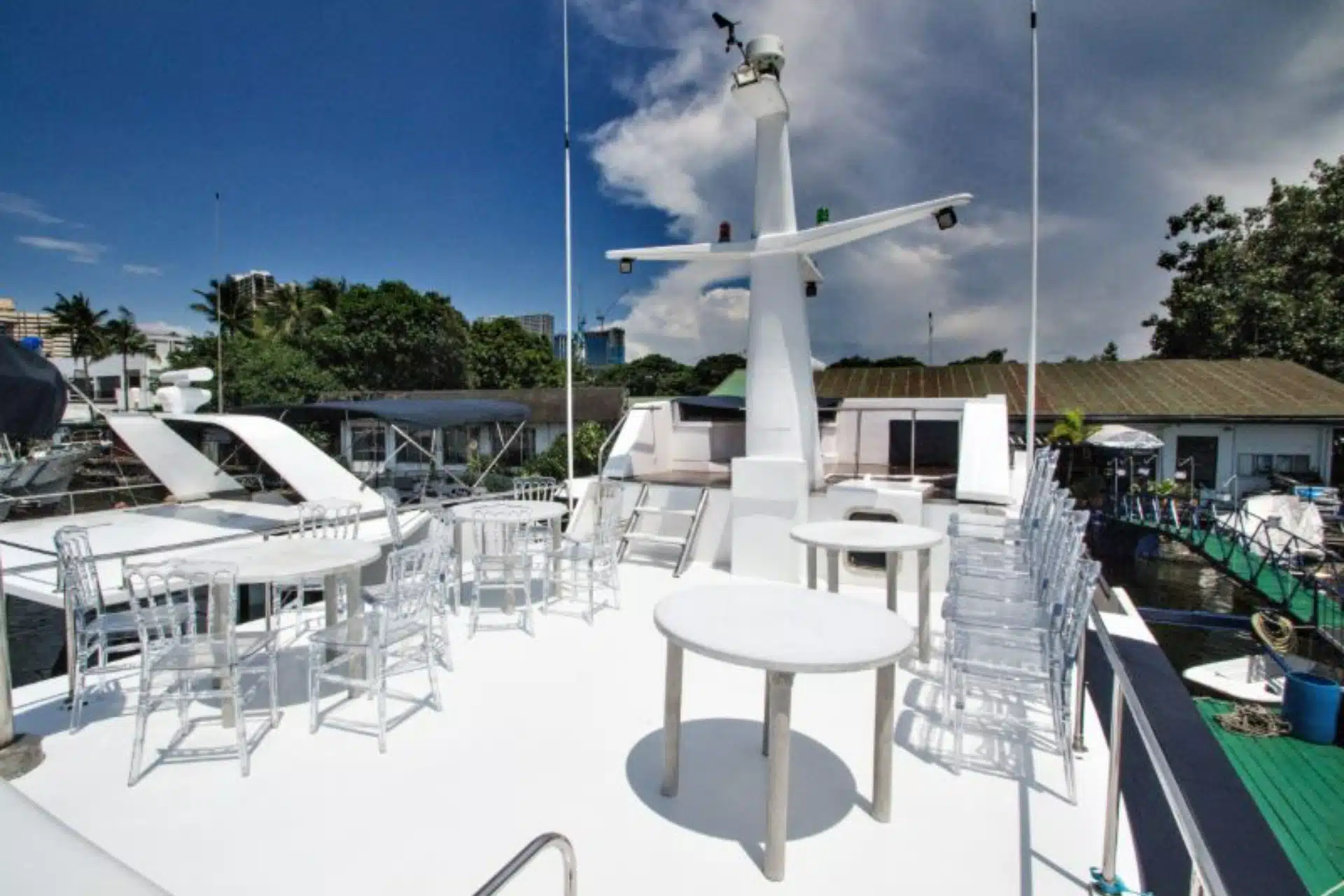 Tours-Manila-Yacht-Shanti-Image-5