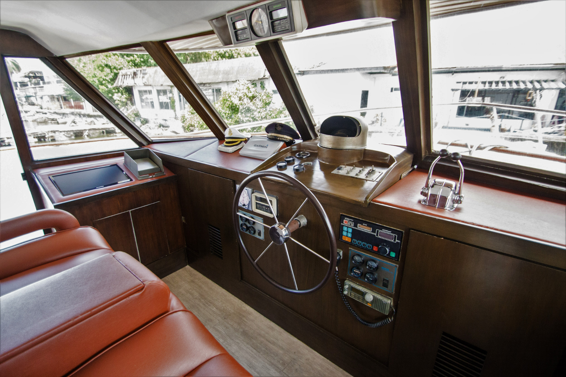 Tours-Manila-Yacht-Shanti-Image-7