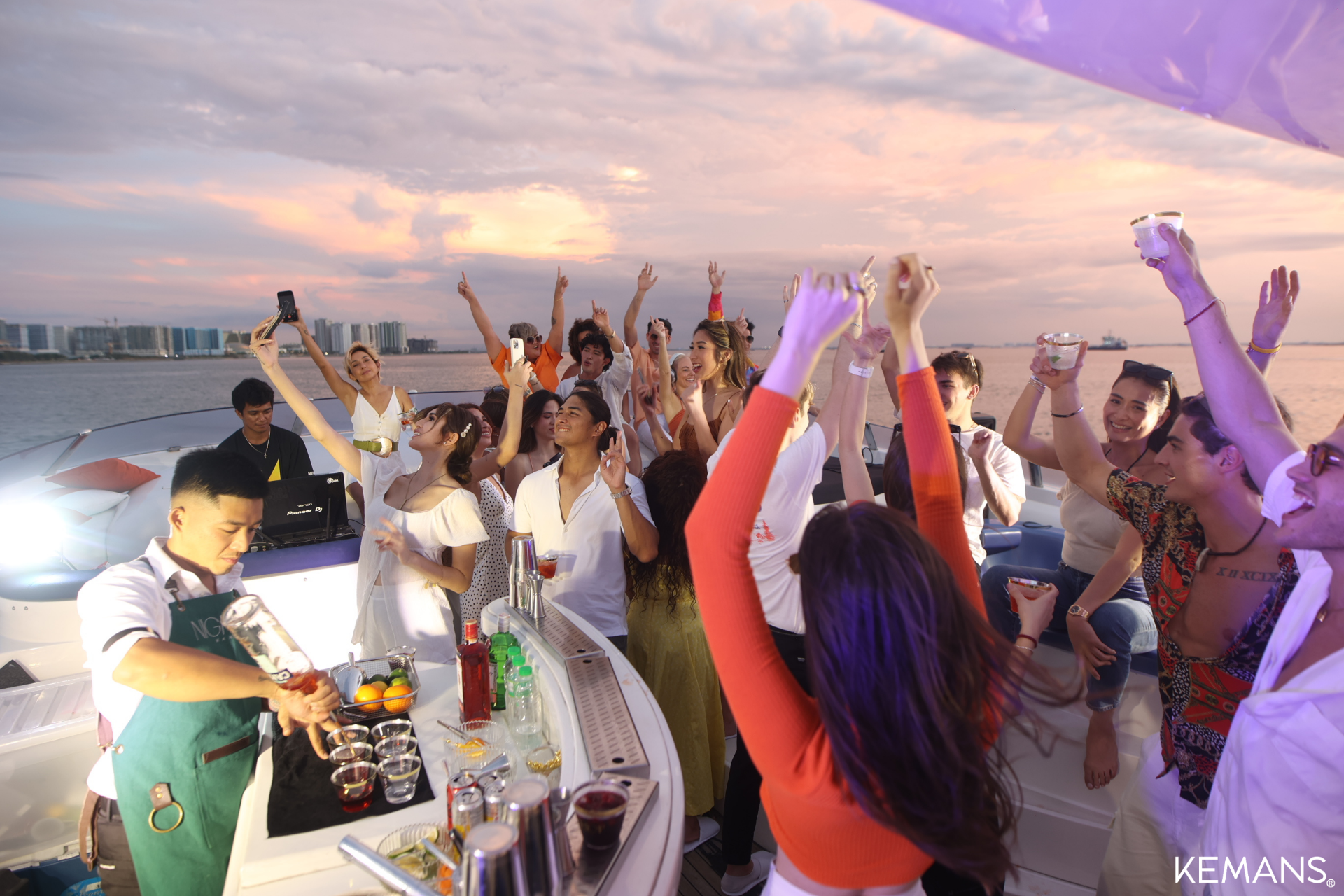 superyacht for rent Manila (14)