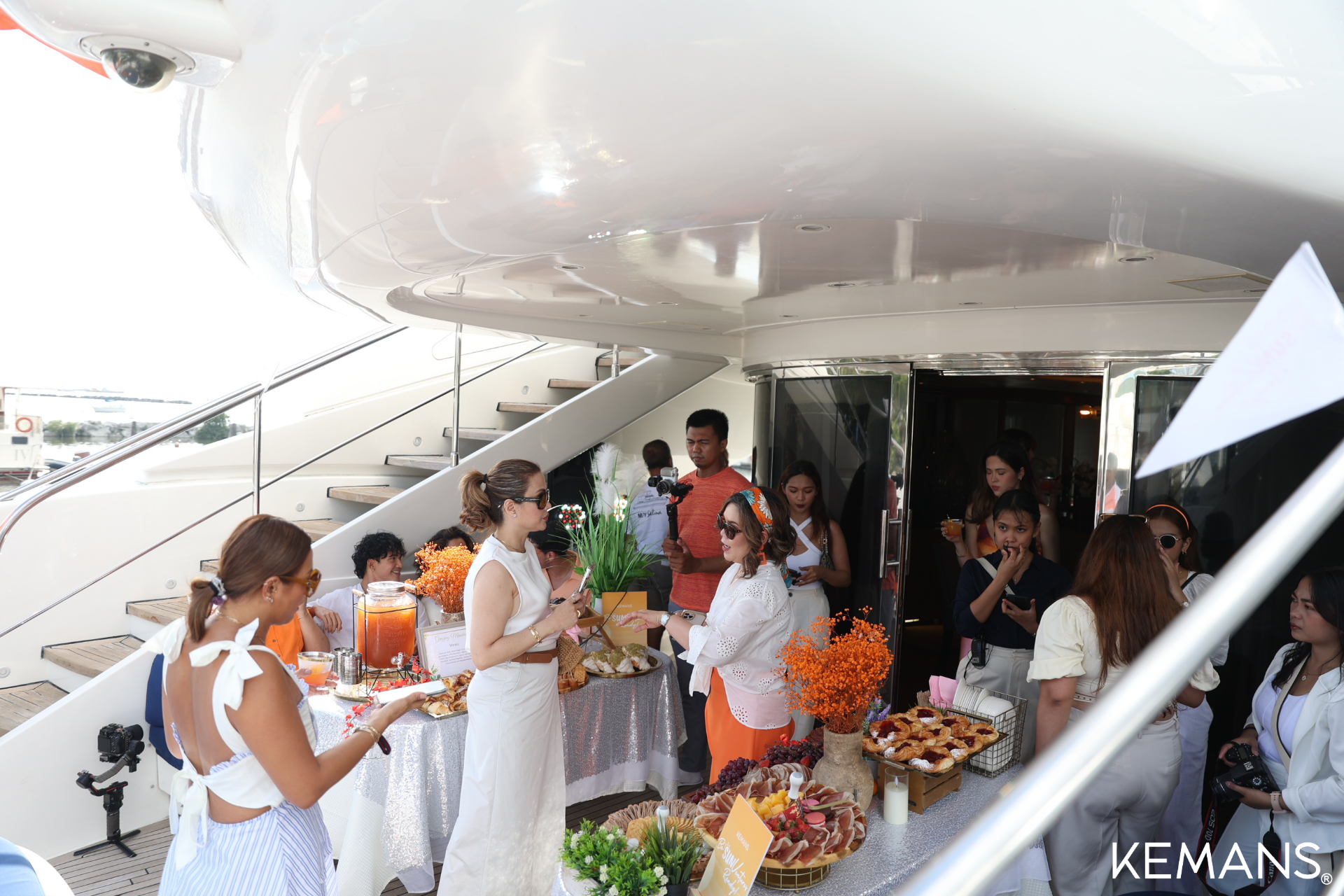 superyacht for rent Manila (25)