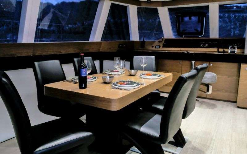 Luxury yacht For rent in Palawan (5)