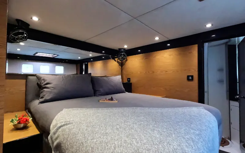 Sunreef Bedroom (8)