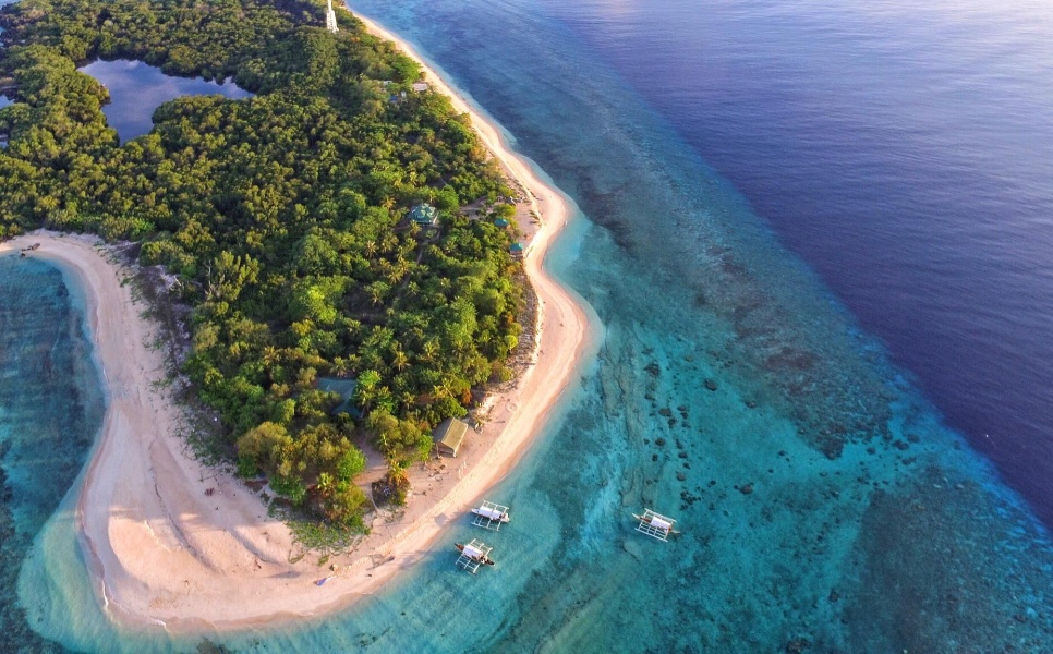Apo Reef Yacht Charter (7)