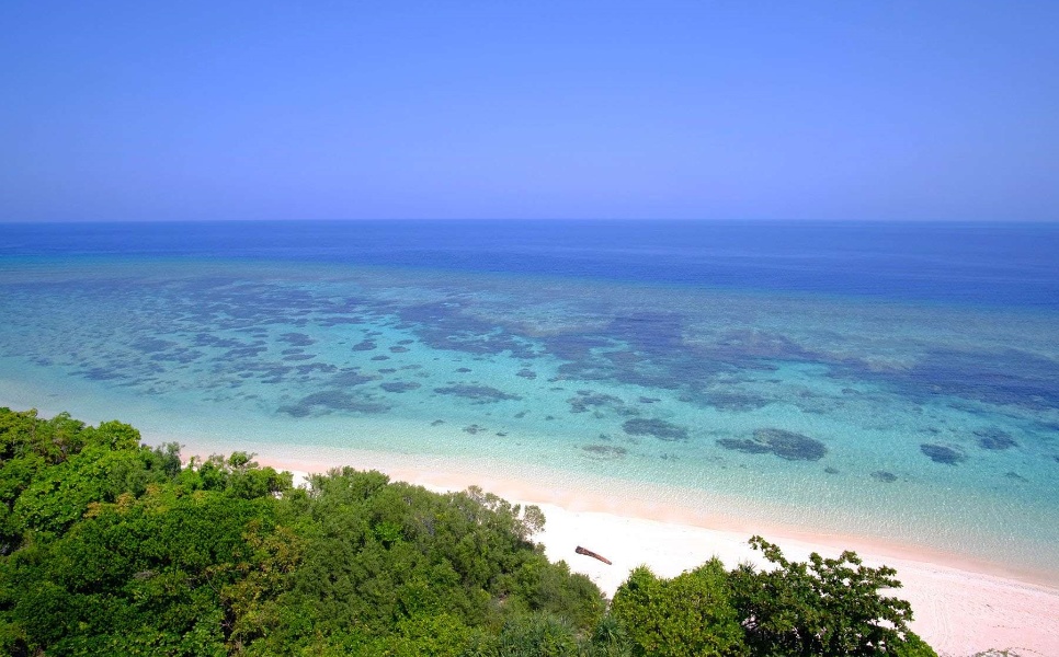 Apo Reef Yacht Charter (9)
