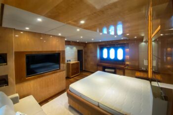 Tanenia Yacht - Image 25