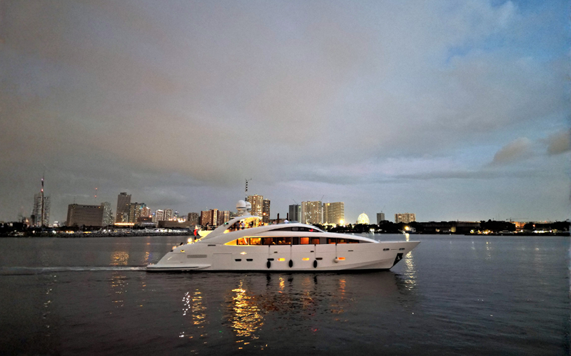 SUNGLIDER 120_YACHT FOR RENT MANILA_800X500 (11)