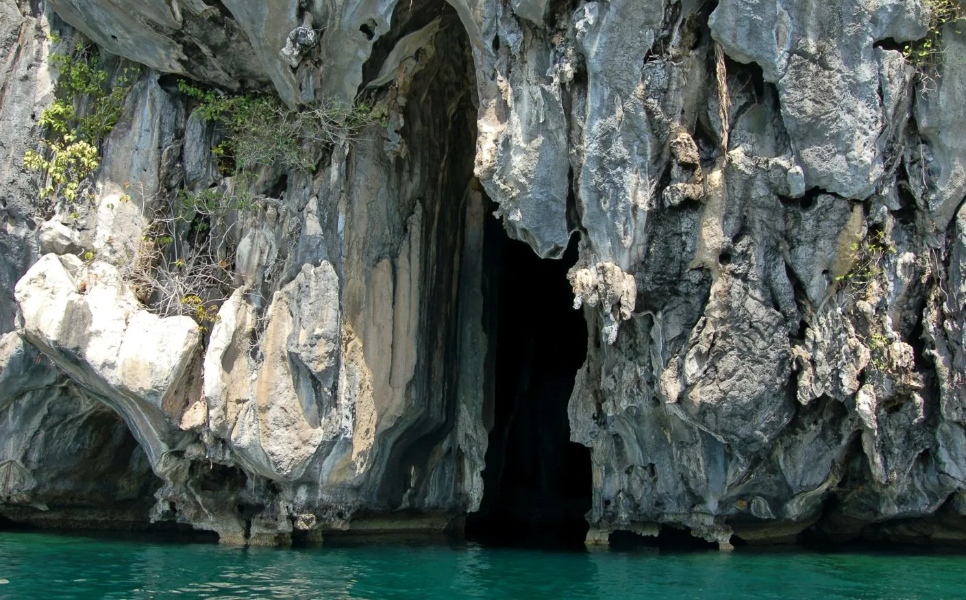 El-nido-cave.webp