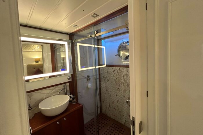 Benetti Navetta 26D - Image 18