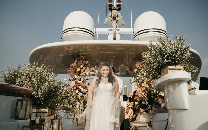 SUNGLIDER 120_YACHT FOR RENT MANILA_800X500 (18)