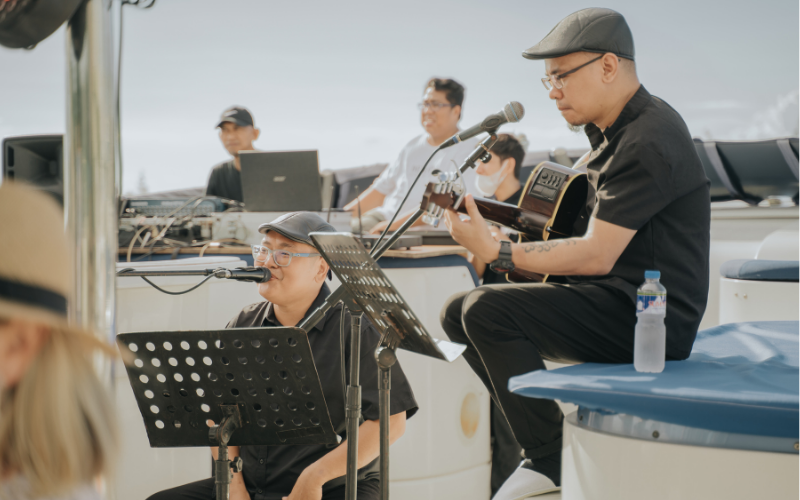 SUNGLIDER 120_YACHT FOR RENT MANILA_800X500 (19)